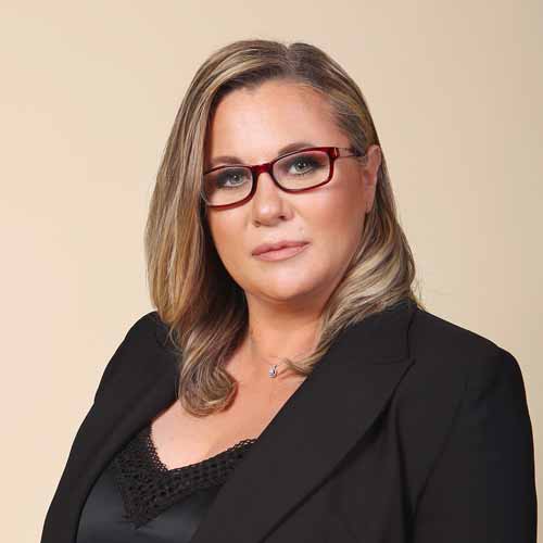 <strong>Ksenia Svetlova </strong>ist außerordentliche Professorin an der Hebräischen Universität in Jerusalem sowie auf die arabische Nachbarschaft spezialisierte Journalistin. Sie kennt Yair Lapid und andere Mitglieder der komplexen Koalition gut aus ihrer Zeit als liberale Abgeordnete in der Knesset (2015–2019).