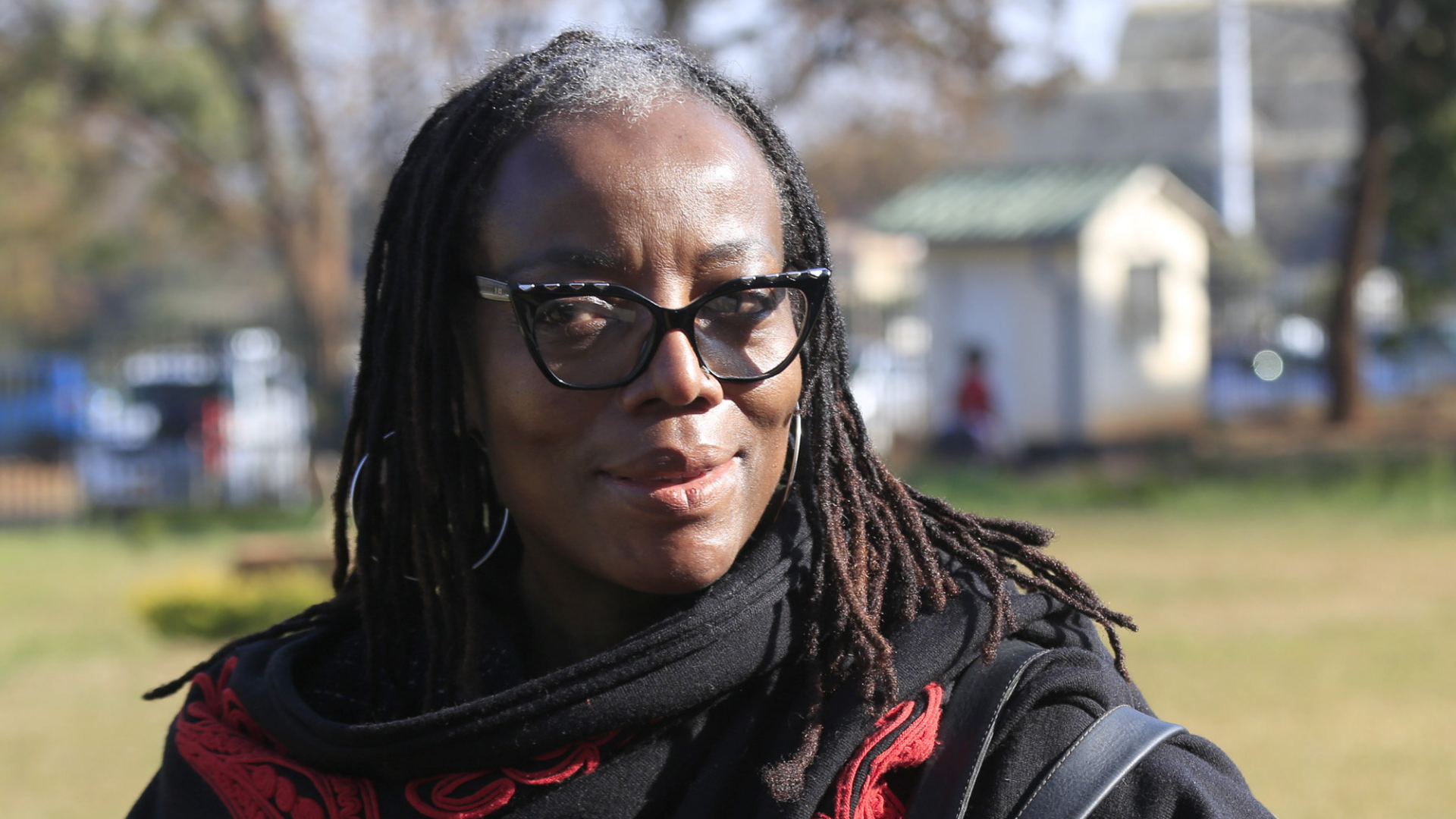 Die Schriftstellerin und Filmemacherin Tsitsi Dangarembga hat 2021 den Friedenspreis des Deutschen Buchhandels erhalten.